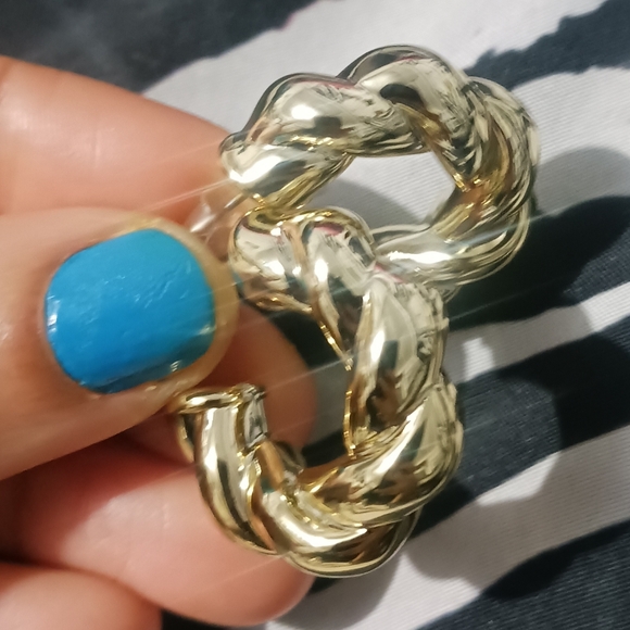 Women Fashion Gold Mini Hoop Earrings - Picture 4 of 6